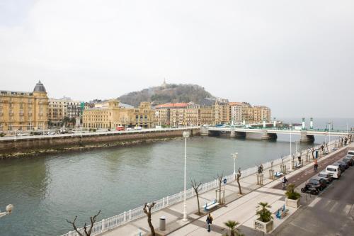 Deluxe Apt-Views To Historic Maria Cristina Hotel San Sebastián Exterior photo